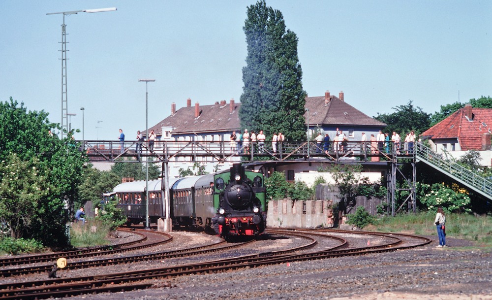 http://images.bahnstaben.de/HiFo/00011_1988 - 150 Jahre Braunschweigische Staatsbahn/3335376535343839.jpg